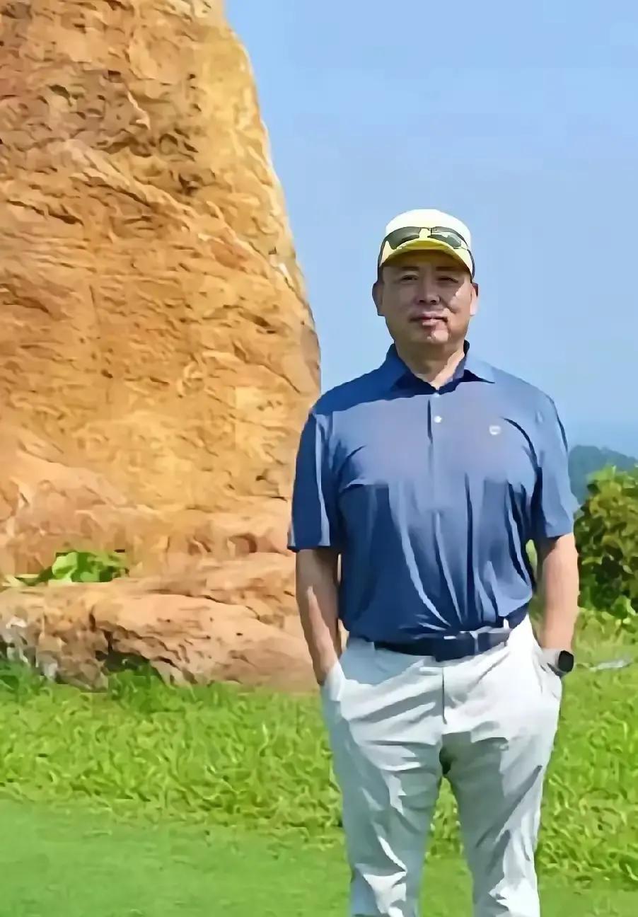 千亿大佬段永平的一天被扒：吃饭、睡觉、研究公司、运动，没了。网友灵魂追问：不泡妞