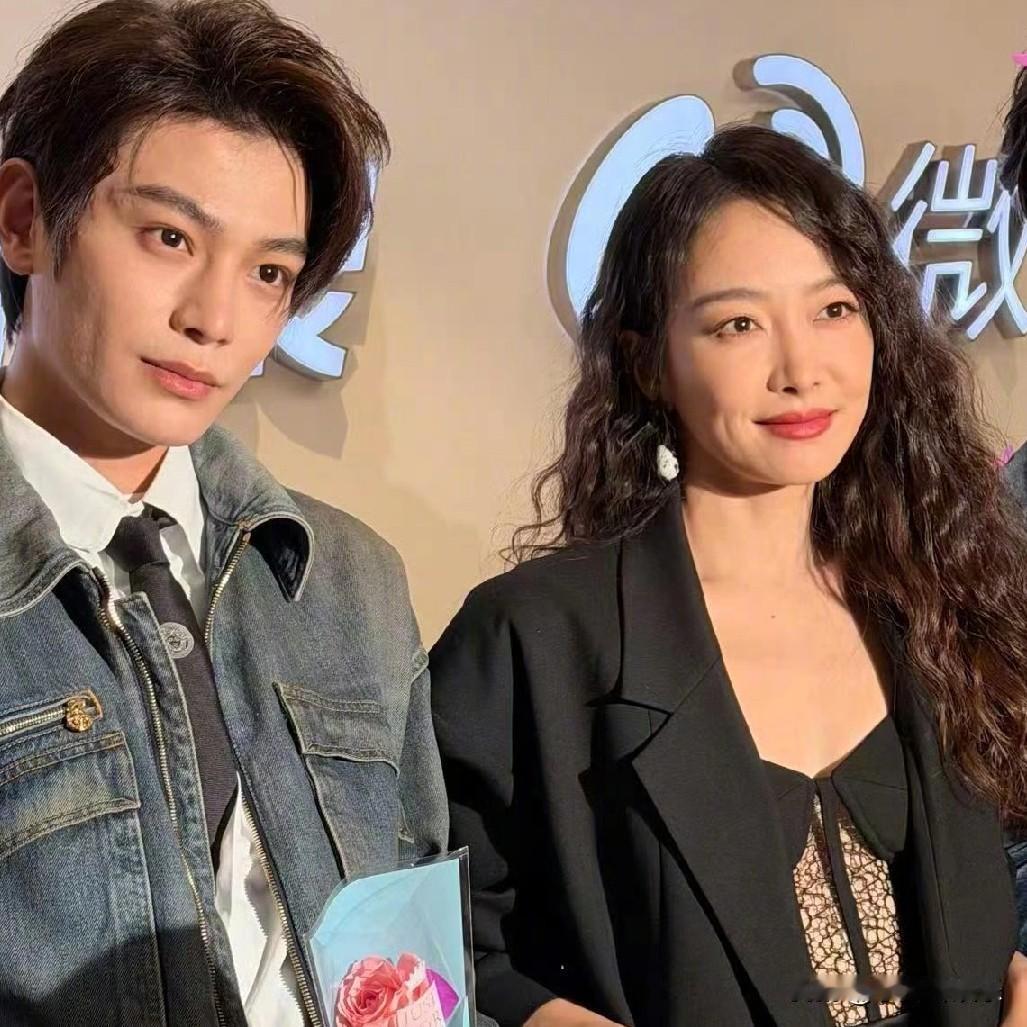 你们发现没有宋茜有一个规律，准的惊人那就是线下比剧里好看。宋茜丁禹