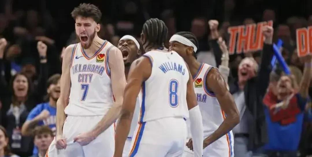 巴克利最近那发言，真是在NBA评论界扔下了一颗“炸弹”！他直言在西部还没瞅见能