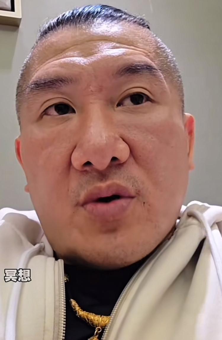 馆长昨晚在厦门紧急开启直播，澄清了一件事。12月15号中午12点，馆长在厦门工作