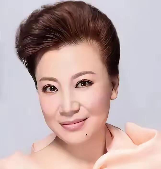 小香玉终究还是没来。80岁的陈小香走了，追悼会上全是老戏迷，偏偏缺了那个顶着同样