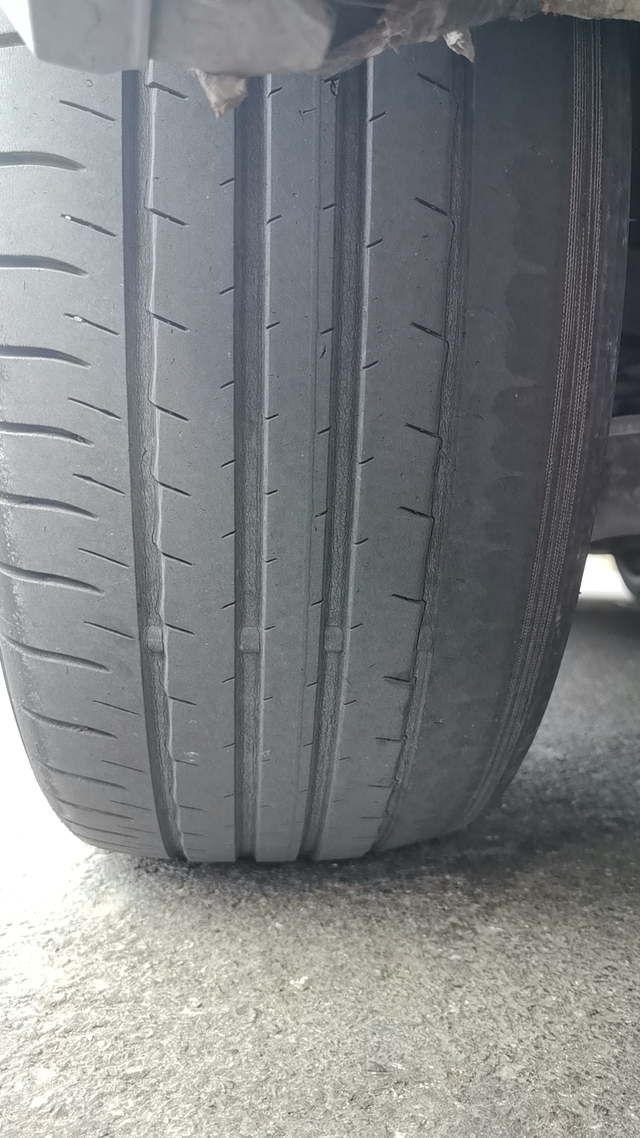 汽车吃胎问题车子刚三周年，后胎吃胎很严重