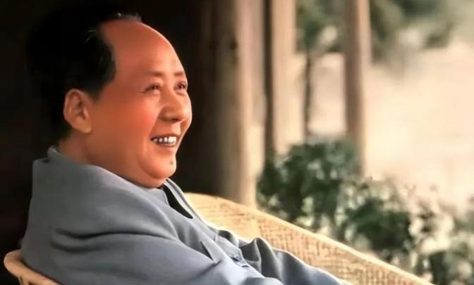 1957年，毛主席到湖北视察，得知恩人被开除党籍并连降4级后，亲自下令：给他恢复