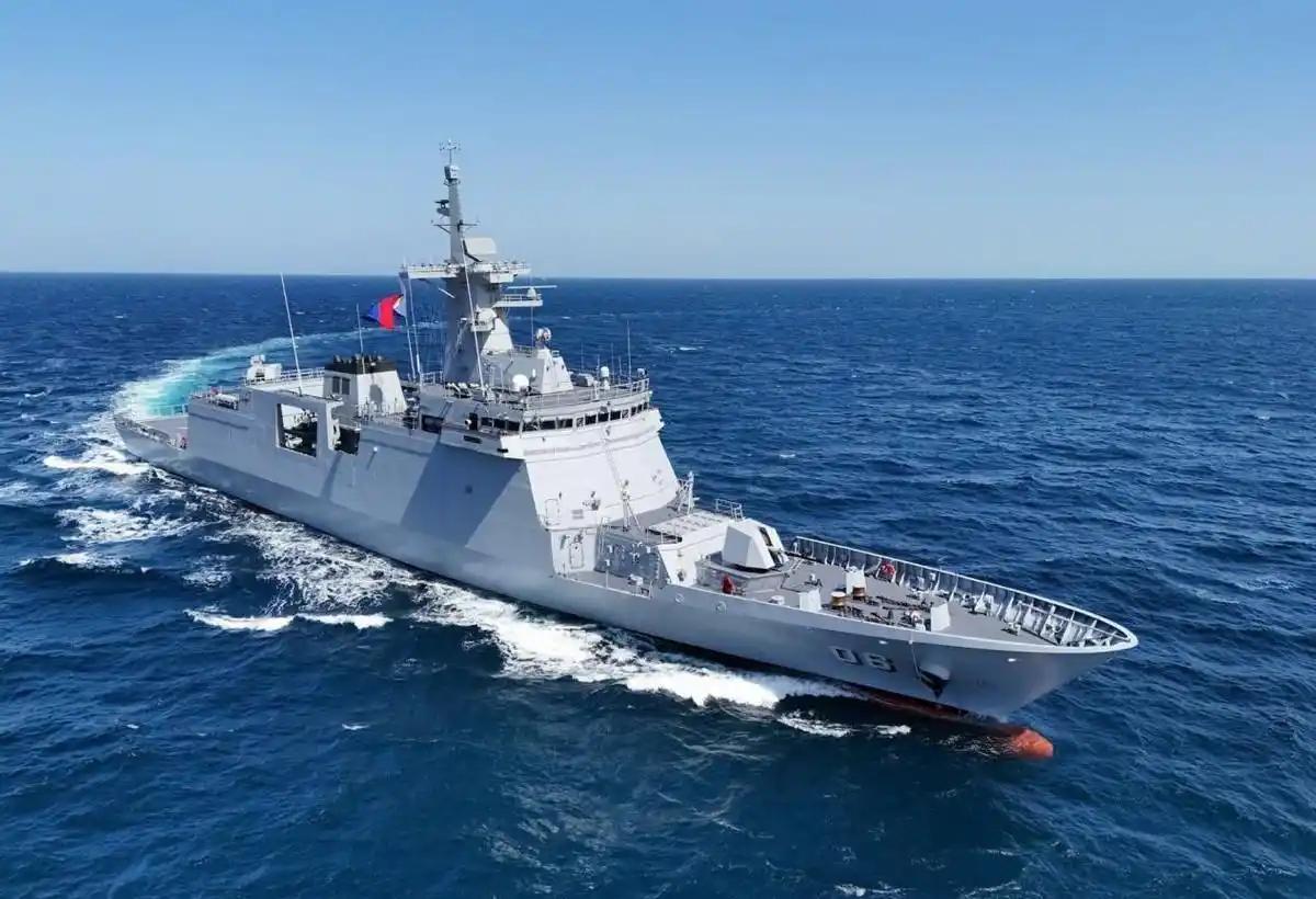 菲律宾军舰强闯仙宾礁遭中方火控雷达照射，菲方抗议。近日，菲律宾军舰非法闯入我