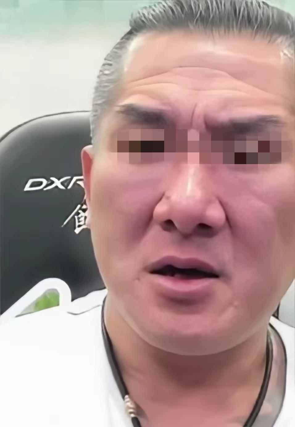 馆长直播泣不成声哭了。馆长这次来大陆，他说，现在最让我感动的是，不是因为他大，不