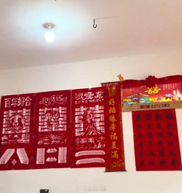 把钱都贴成字和画，安徽哪里的习俗，我怎么不知道😳​​​