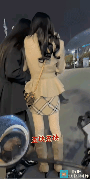 外卖小哥哥，在送外卖的时候，原来也可以顺带搞点副业[笑着哭]怪不得，最近好多外卖小