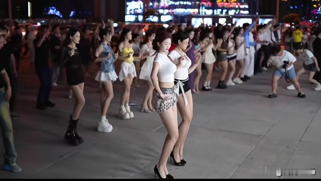 贵阳花果园这群小姐姐天天跳舞，不扰民反成网红打卡地？背后的真相让人点赞！来贵