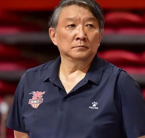 前中国男篮名宿宋涛聊起宫鲁鸣用人思路：宫鲁鸣上任后，放弃了中国女篮一些主力队员，