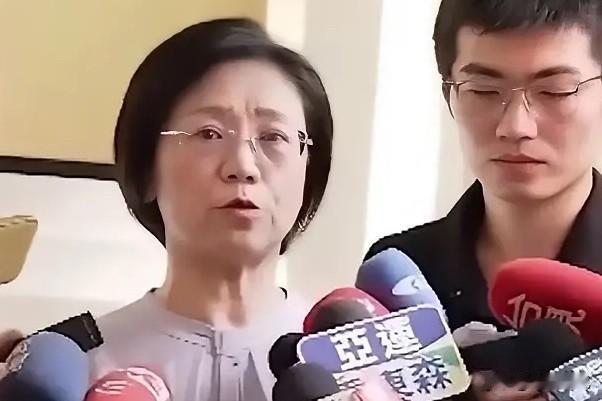 冻结薪资议案闯关成功，卓荣泰这回面子丢大了？这回真得给翁晓玲、傅崐萁点个赞，咬