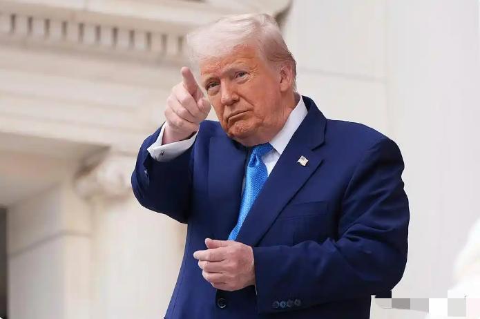 美军要是对伊朗动手，有几种可能的打击方式。空袭是很可能的一招，美军有先进的战机和