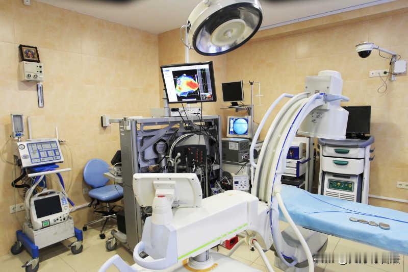 一个县级人民医院的小科长，17年时间拿了517万余元的回扣，在退休10年后东窗事