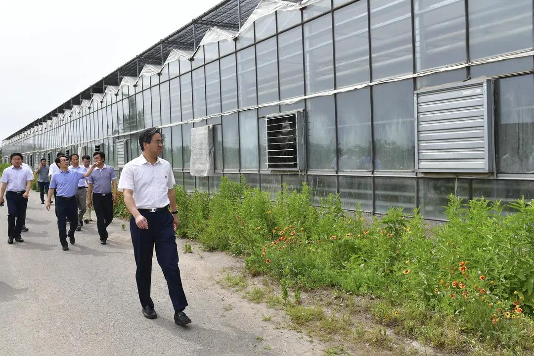 10月30日,青岛市委曾书记到即墨区宣讲党的二十届四中全会精神,调研经济运行工作