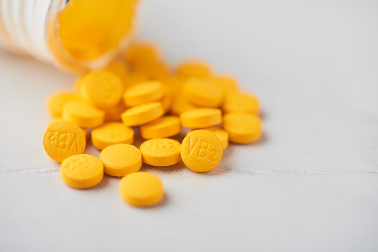 2块钱一瓶的维生素B2，是高血脂的“克星”？可惜很多人都不知道你有没有想过，