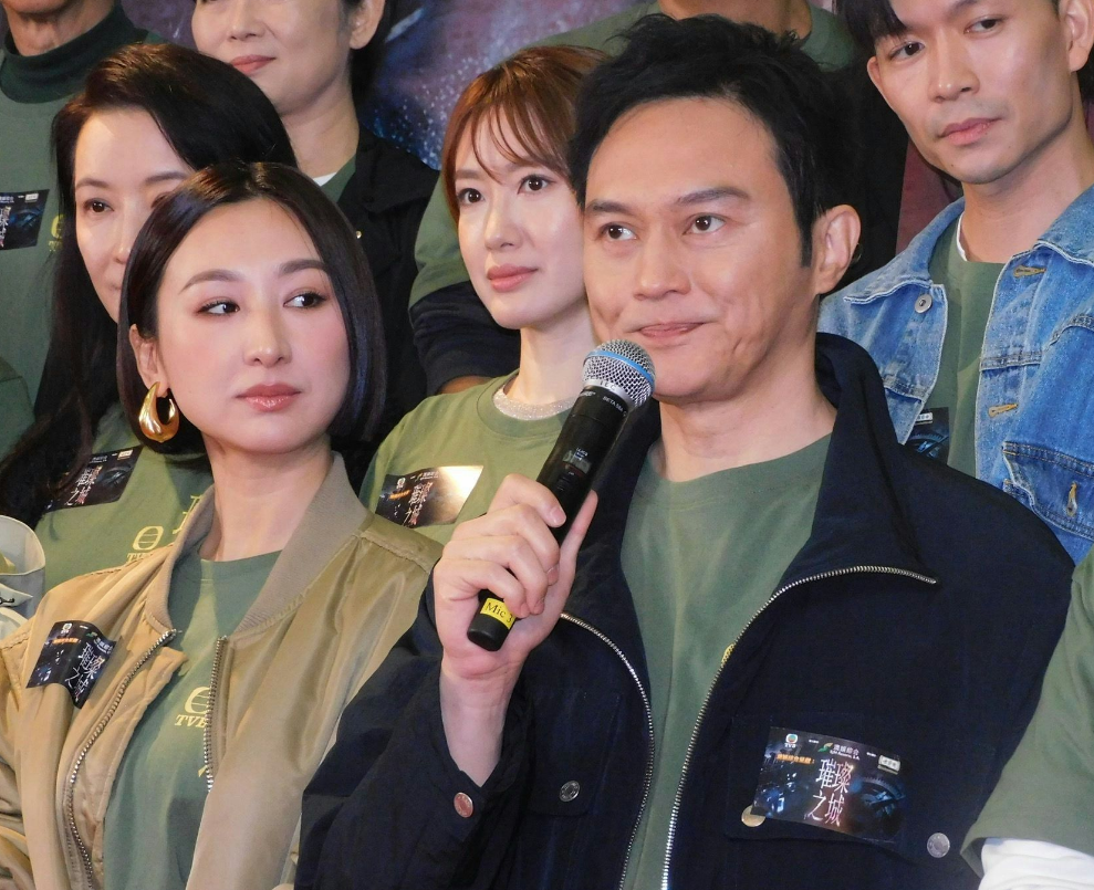 咱就是说张智霖这次回归TVB新剧《璀璨之城》也太突然了吧！竟然是为了帮好友监制撑