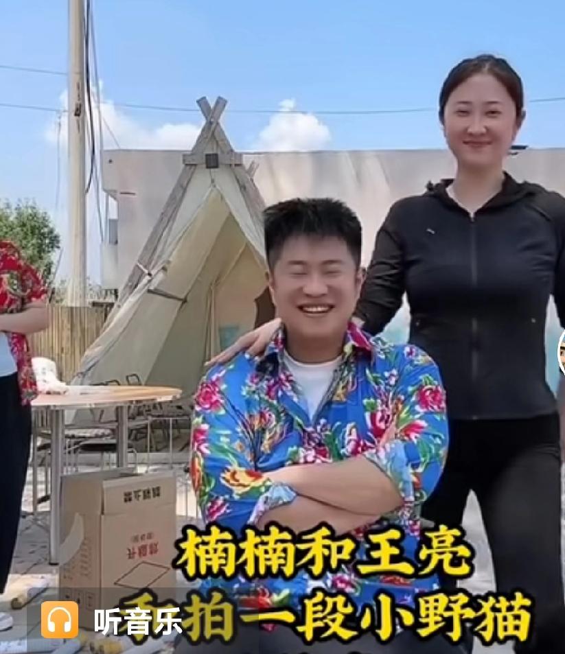 这两对分别是王小利的大儿子大儿媳妇，和小儿子小儿媳妇。你们比较喜欢那一对，是王亮