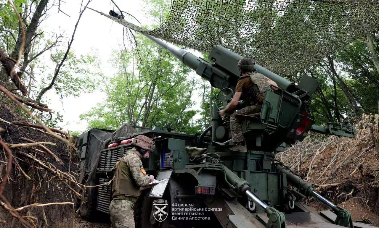 乌军前线士兵突然发现，俄军的装甲集群突击几乎从战场上消失了。硬碰硬的钢铁冲锋在无