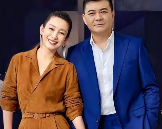 2011年，王新军让秦海璐当他女朋友，秦海璐直接怼：你自己有老婆孩子，还想搞婚内
