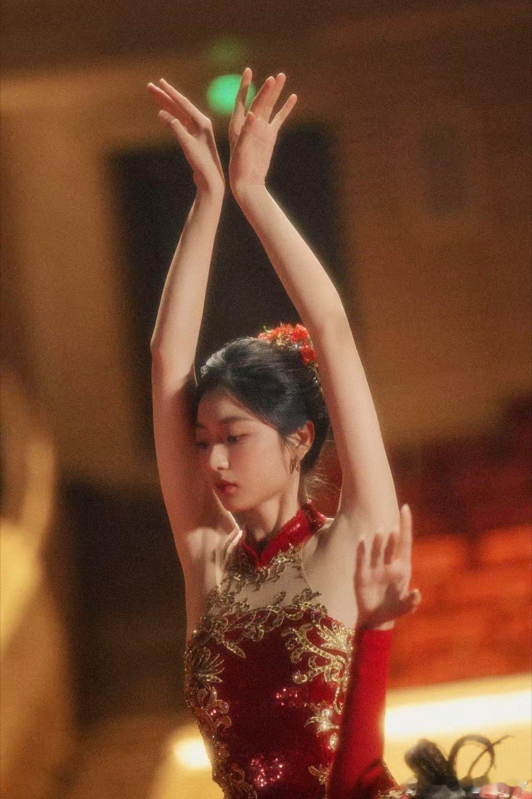 孙千红裙芭蕾孙千的芭蕾舞跳的真好，身材也完美，怎么身材这么好啊，羡慕～