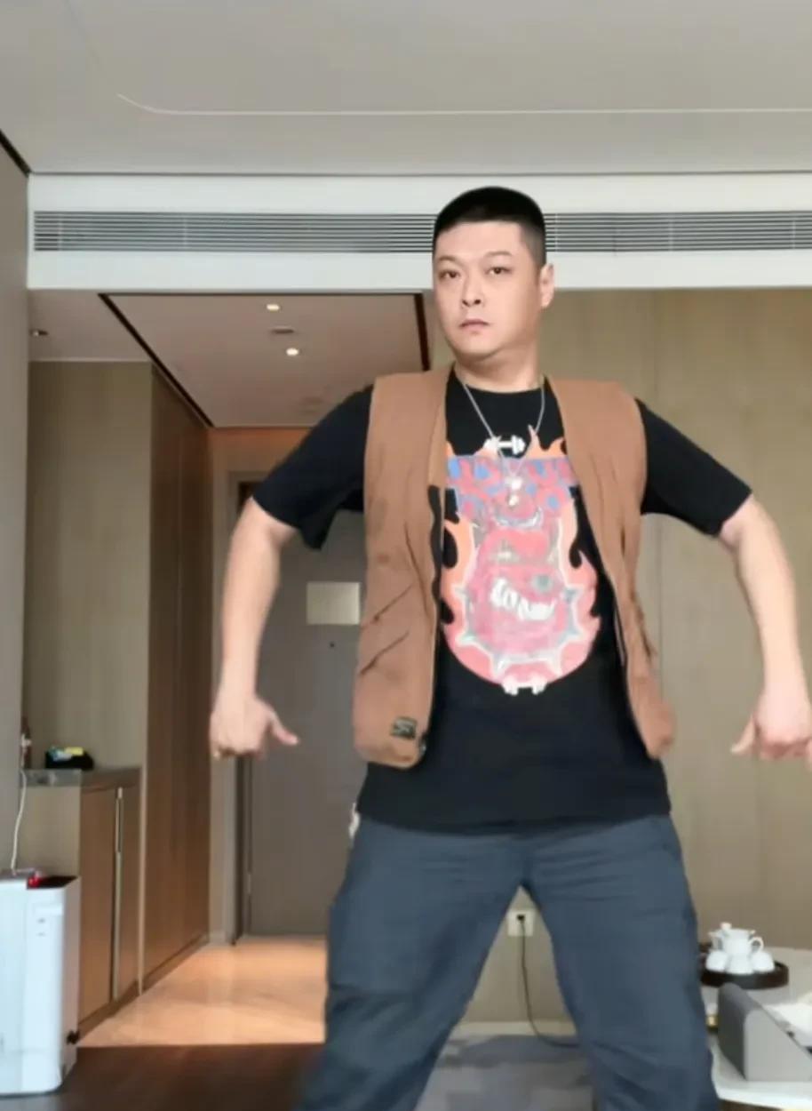 五一放假期间，刘云天无故躺枪，有一位相声演员在开直播的时候评价了刘云天的捧哏，说