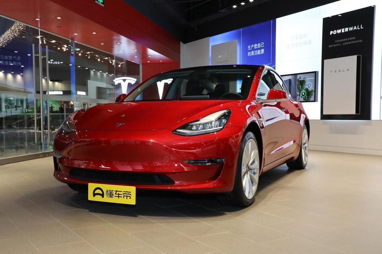 这台车是2019年5月上牌的特斯拉Model3，车龄6年7个月，跑了3.5万公