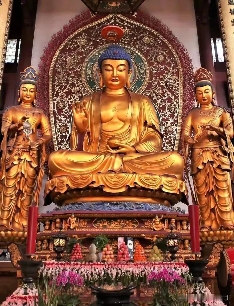 灵隐寺药师佛：这尊金身，藏着所有人的平安愿在灵隐寺的香火里，这尊药师佛的目