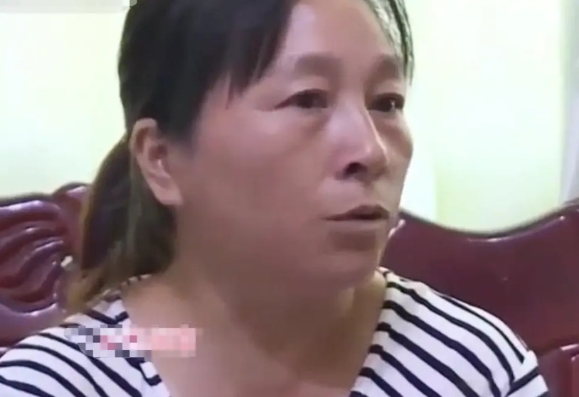 男子家庭贫困，41岁才结婚，如今结婚十年，还有个女儿，兄弟姊妹却怂恿他离婚。妻子