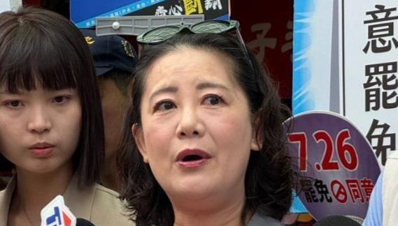 民进党立法机构党团干事长吴思瑶指出，昨天国民党版本完全不敢提财源怎么来，就是举债