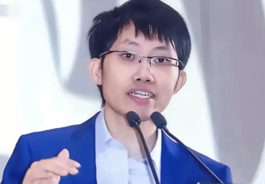 万万没想到，半年不到DeepSeek就跌落神坛了？月均下载量暴跌72.