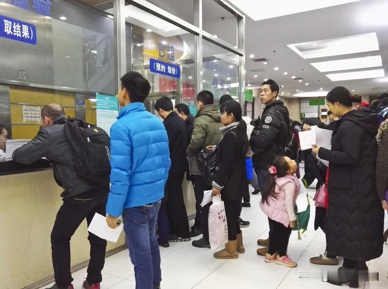 最近流感来势汹汹，湖南省儿童医院一天接诊200多例流感患儿，数量比平时翻了好几倍