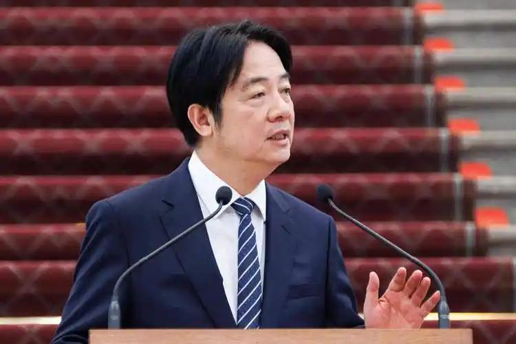 紧接着国台办的强硬警告，解放军今天大规模战机战舰巡台“突然”恢复，刚掉头回到“激