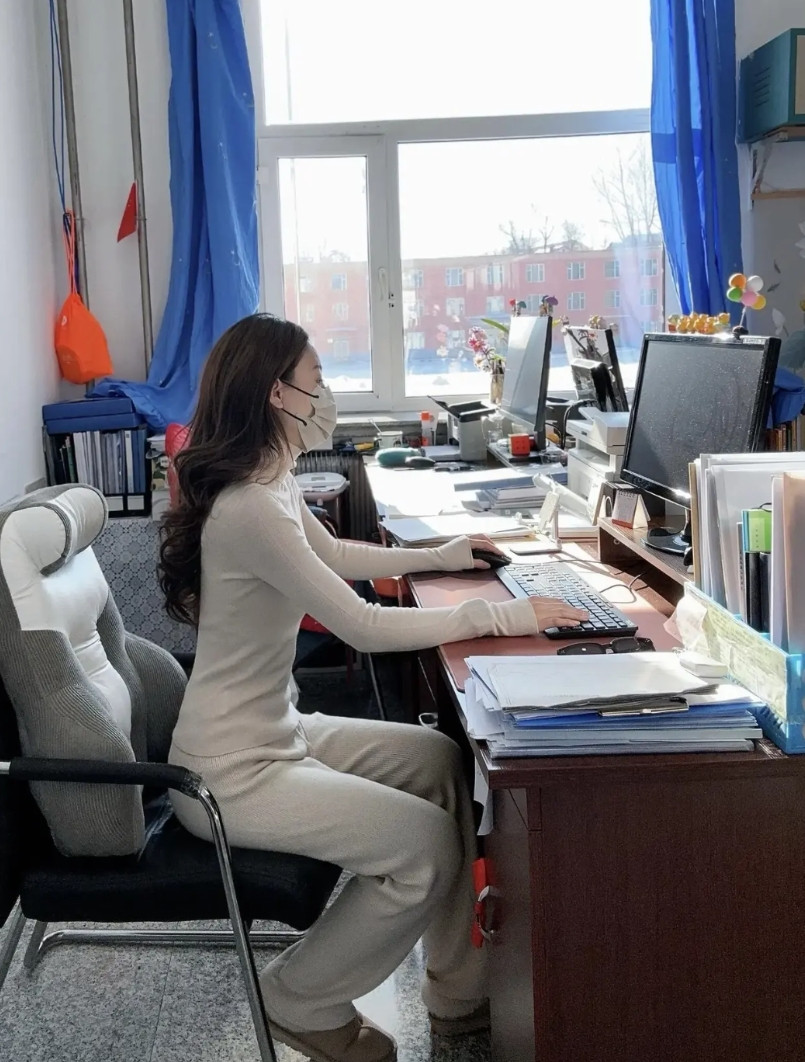 在体制内当领导，下属那点小心思心里都门儿清，不戳破只是留面子——比如女下属提前1
