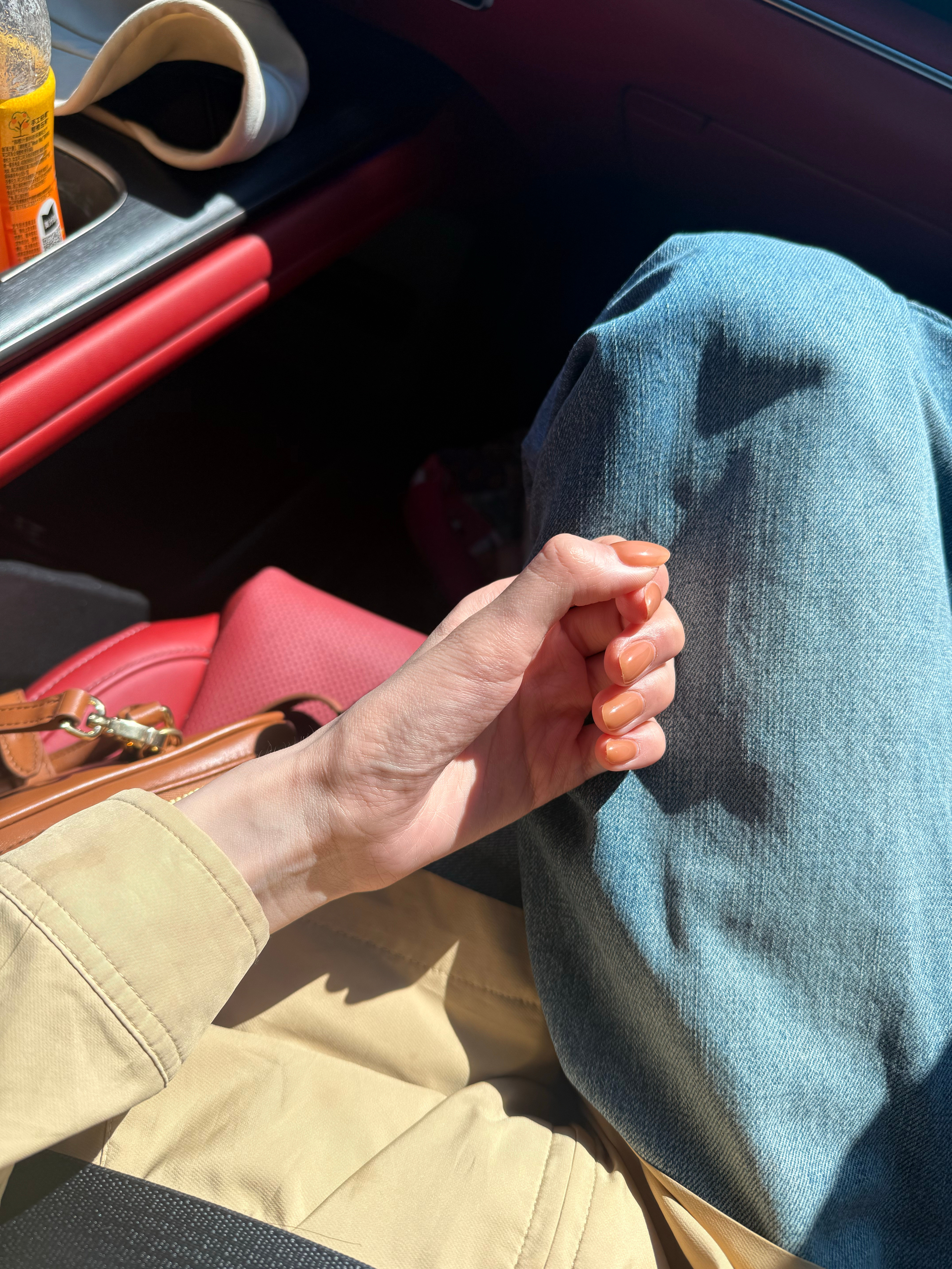 美甲这个颜色～很显白​​​