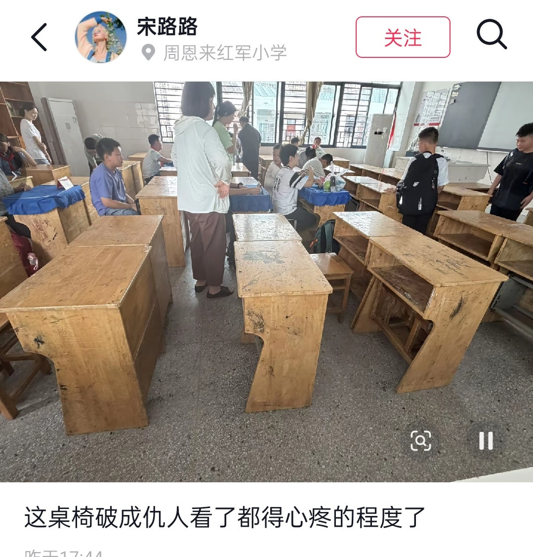 不愧是我们苏北，现在小学还有这种桌子​​​