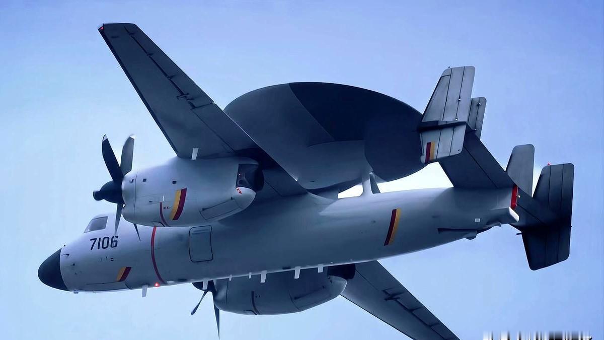 【正在阅兵训练的空警600】按照我国阅兵的惯例，参加阅兵的都是现役装备。所以
