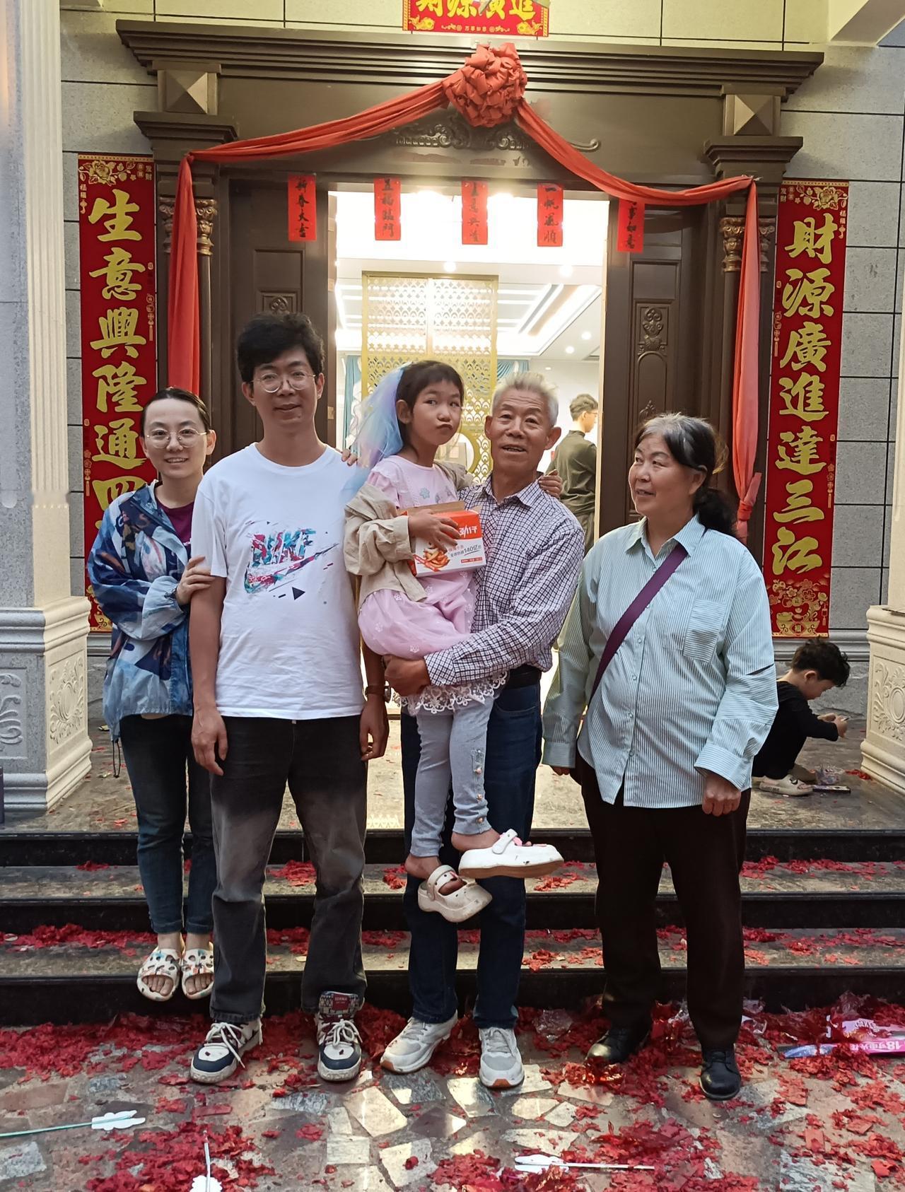 自驾海南之旅78——欢度新春​马年，一家五口在北海度过了一个特别美好的新春。