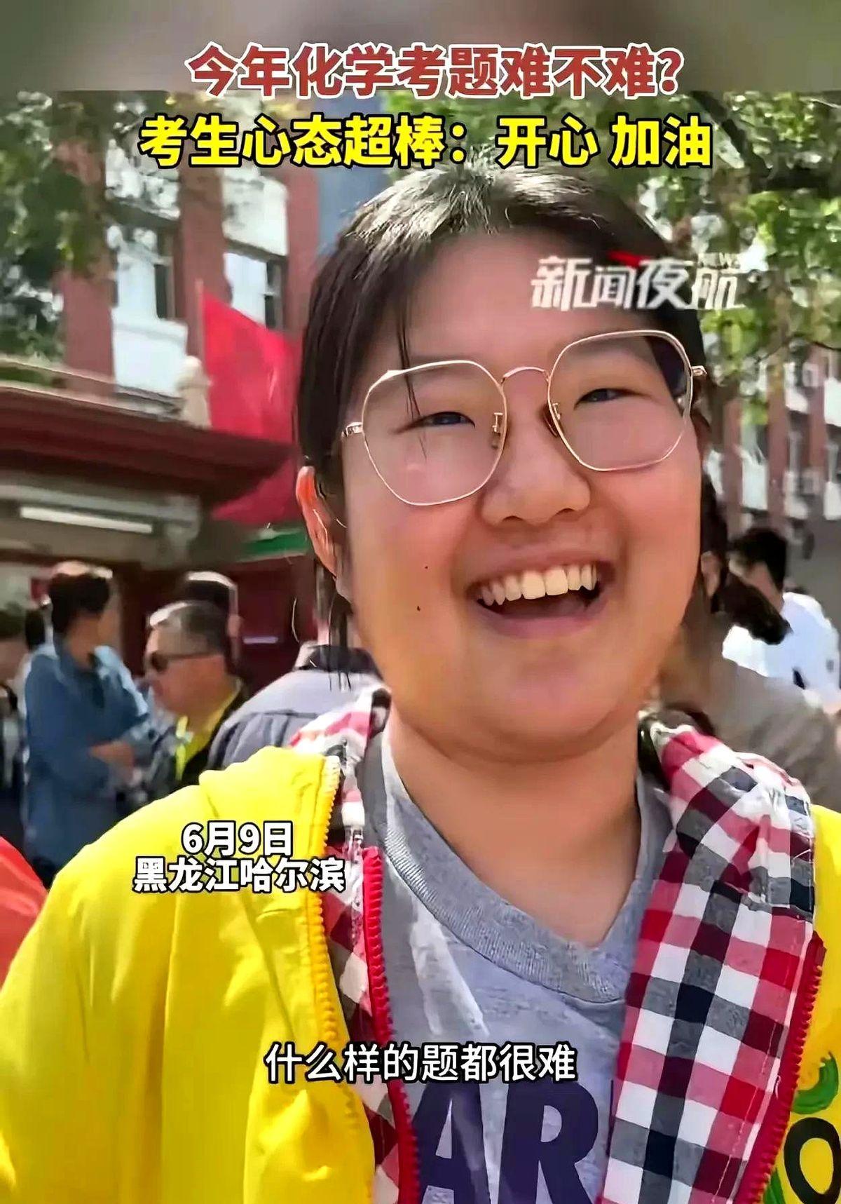 我担心过题目难，也担心过时间不够用。万万没想到，化学考完，考场直接一片沉默。