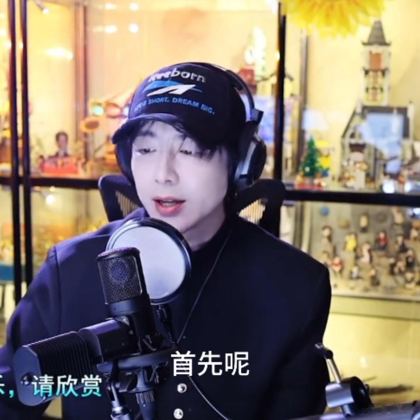 刘宇宁做饭男友视角刘宇宁下厨的样子真是太撩了！穿着围裙专心做饭，轻松的动作和专