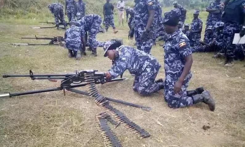 乌干达警察射击w85重机枪，现在该机枪是非洲最上新闻镜头的重机枪，超过俄罗斯德式