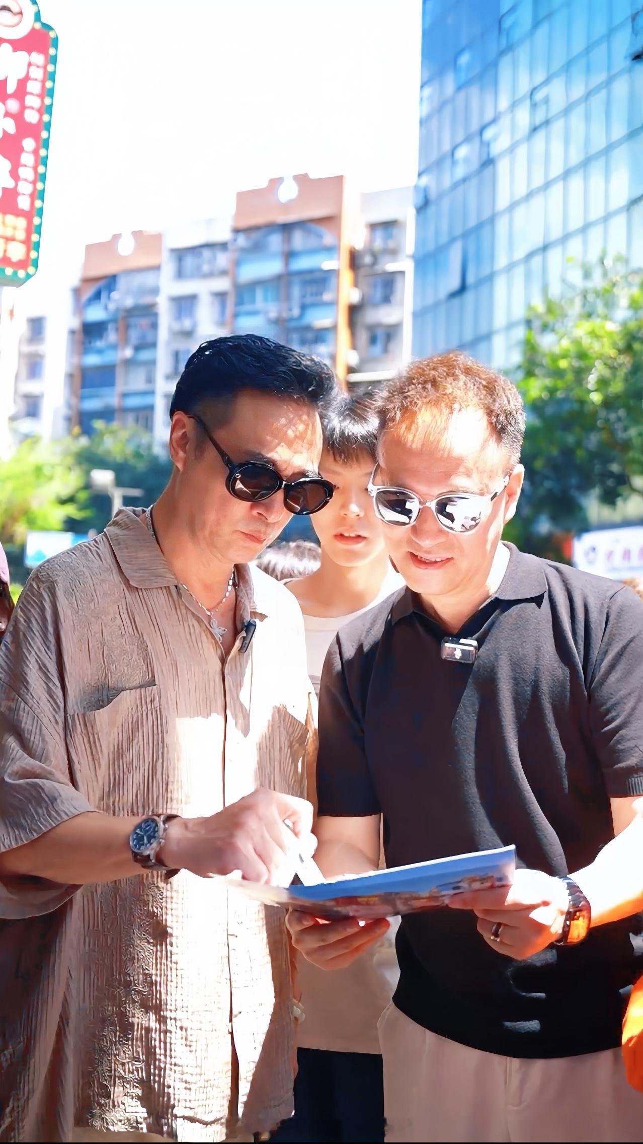 吴镇宇全世界都在偶遇吴镇宇，图片来源于各位有趣的柳州人民偶遇，已经被吴镇宇种