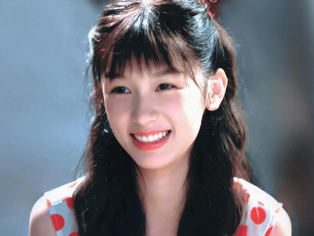 周也好看的人什么刘海都能驾驭周也好看的人什么刘海都好看《你好1983》里百变的不