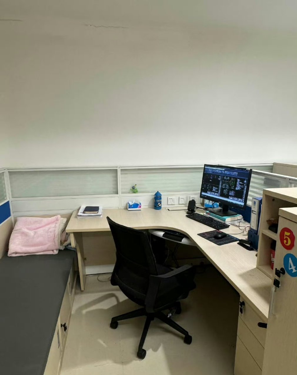 这才是单位给员工的工位配置​​​