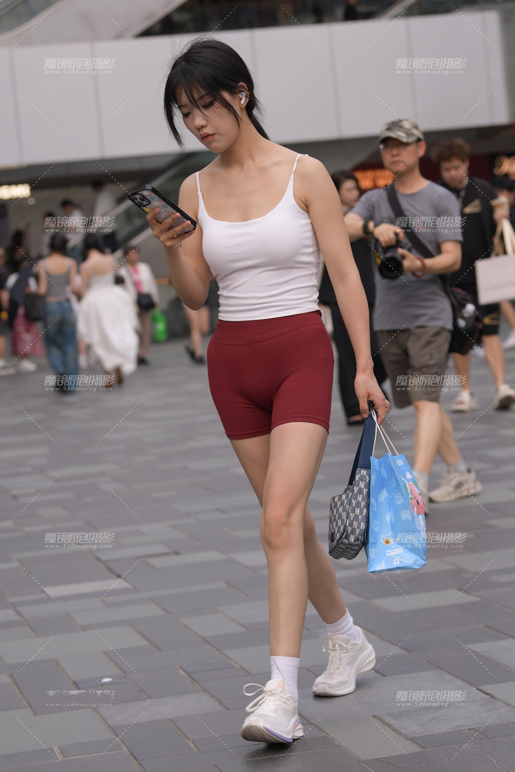 热裤小妹