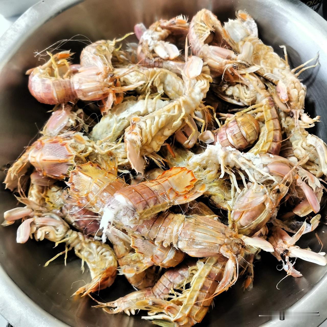 吓人不，我家买一大盆虾爬子！今天29日，还有两天，大连禁渔期就到了，最近几天