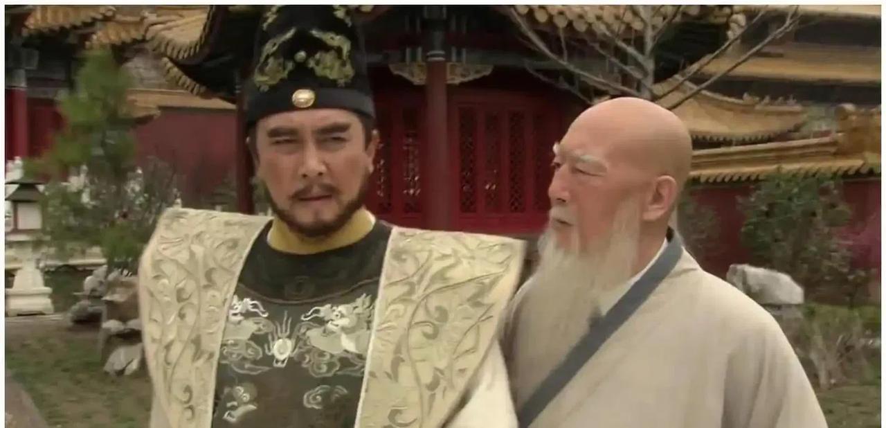 朱元璋病逝，朱允炆继位后。姚广孝让朱棣在王府里养鸭子，朱棣大惊，堂堂燕王府成天鸭