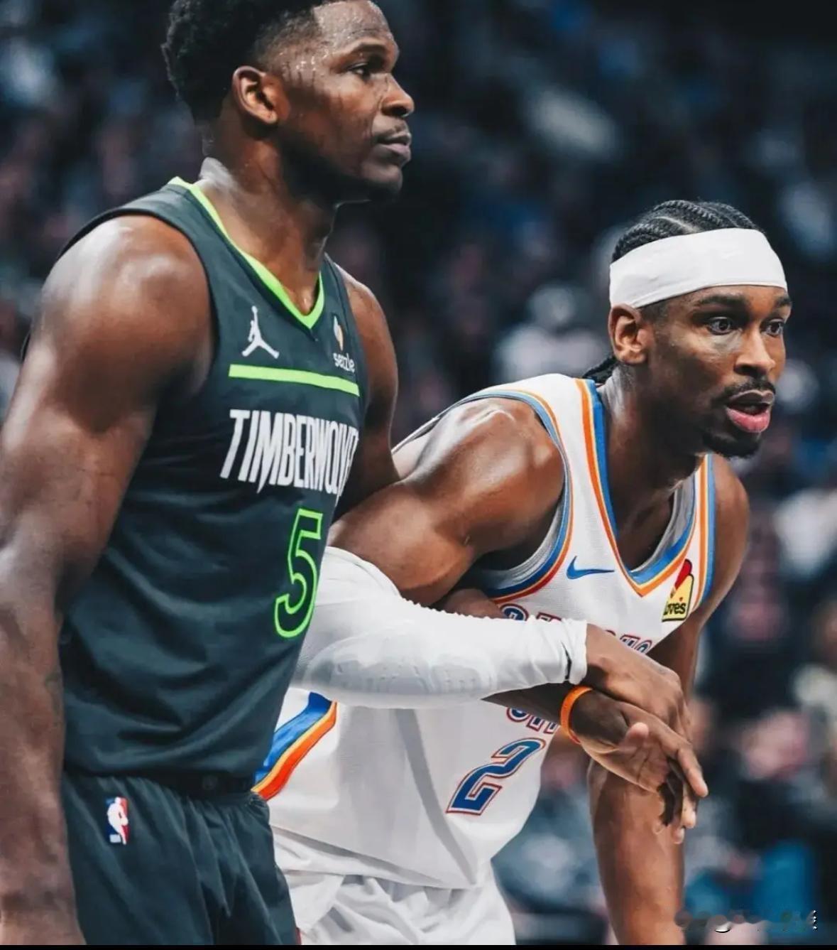 爱德华兹真就欺硬怕软啊？今天逮着雷霆和亚历山大猛猛就是干！！昨天打独行侠你是