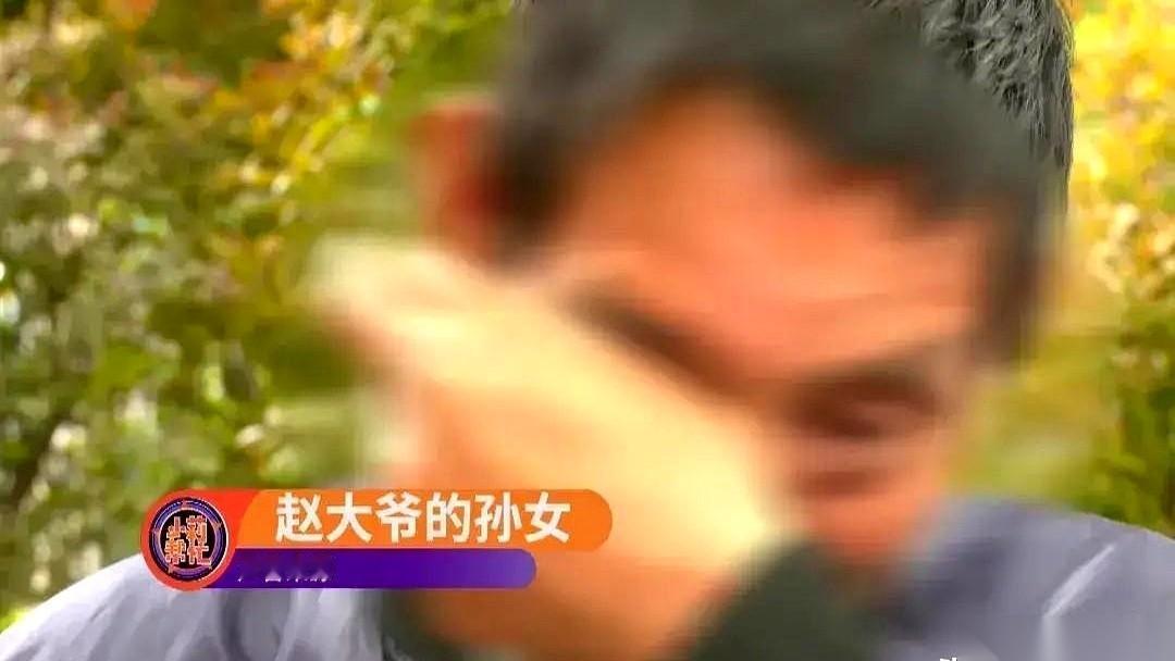 76岁的老大爷坐在摇晃的大巴车上，手心里死死攥着一张去往许昌的车票。他刚从电话里