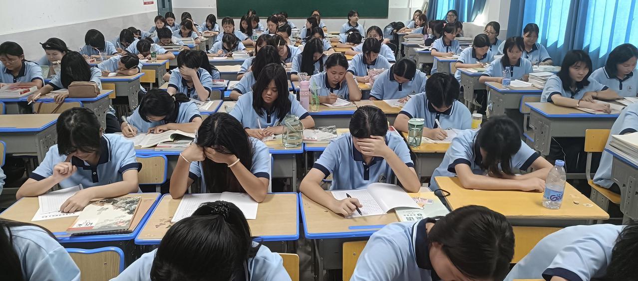 初中阶段，如果你想考重点高中，你应该怎么做？1、数学：晚上的时间全都交给数学，