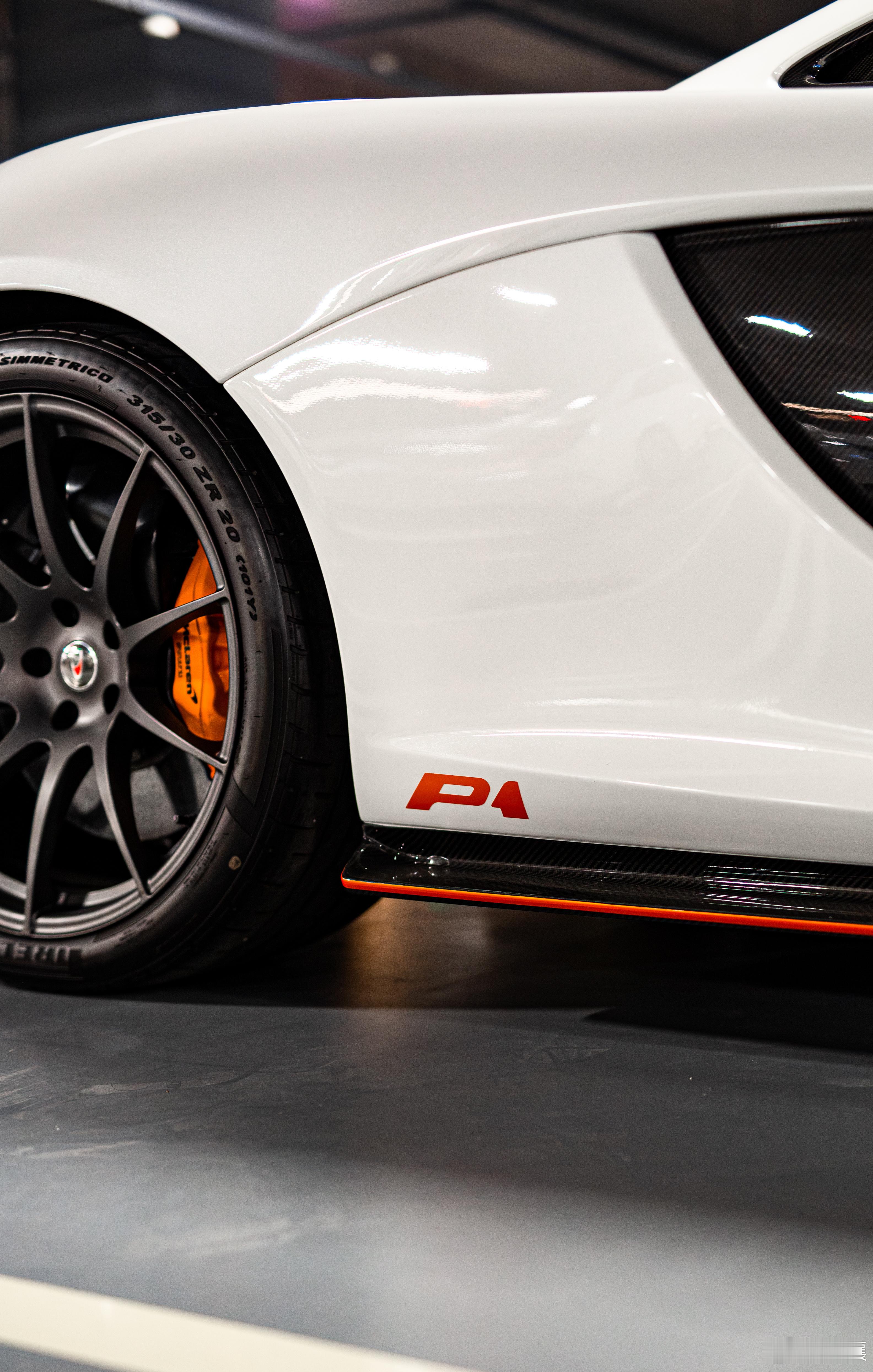 McLarenP1改过GTR套件装过Forgiato轮毂不过还好我拍的是她