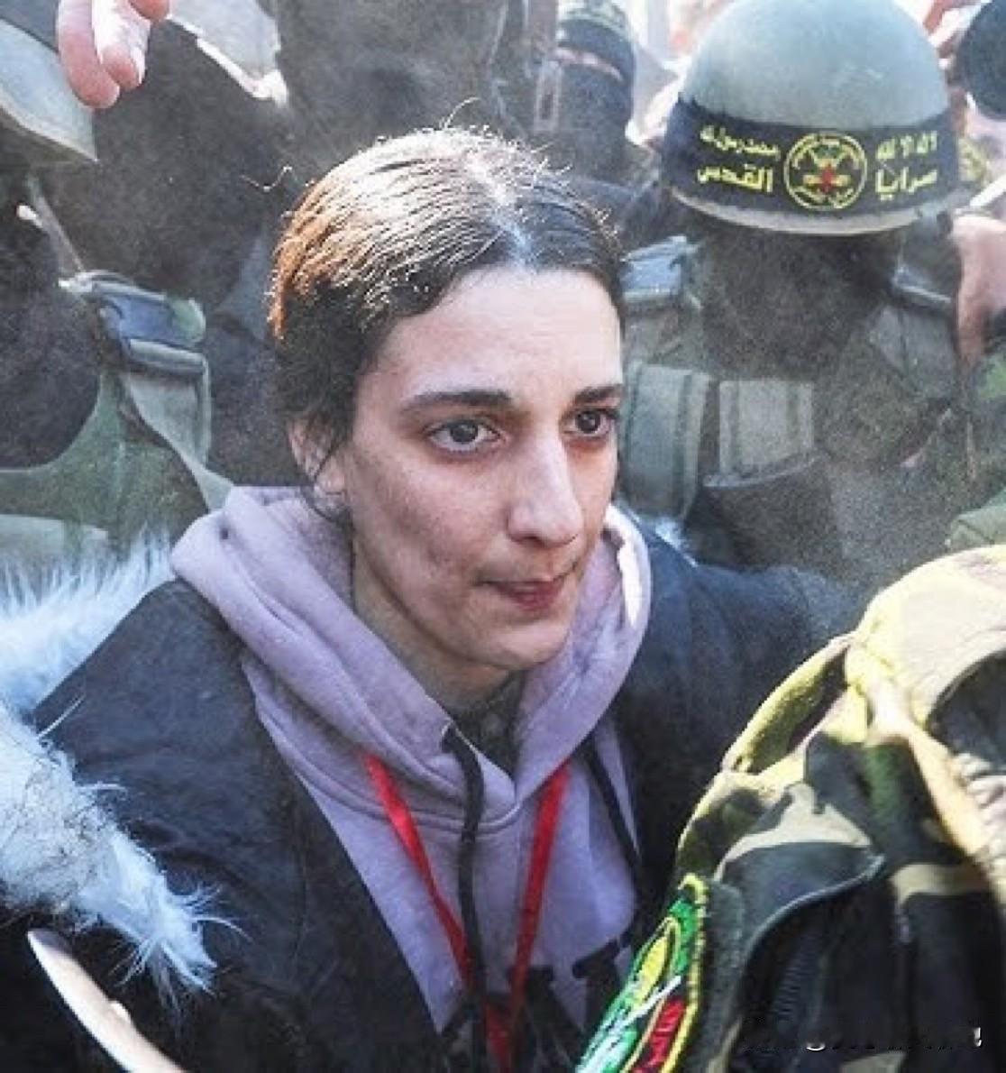 以色列女人质阿尔贝尔·耶胡德从哈马斯囚禁中获释已超过一年，最近她终于鼓起勇气讲述